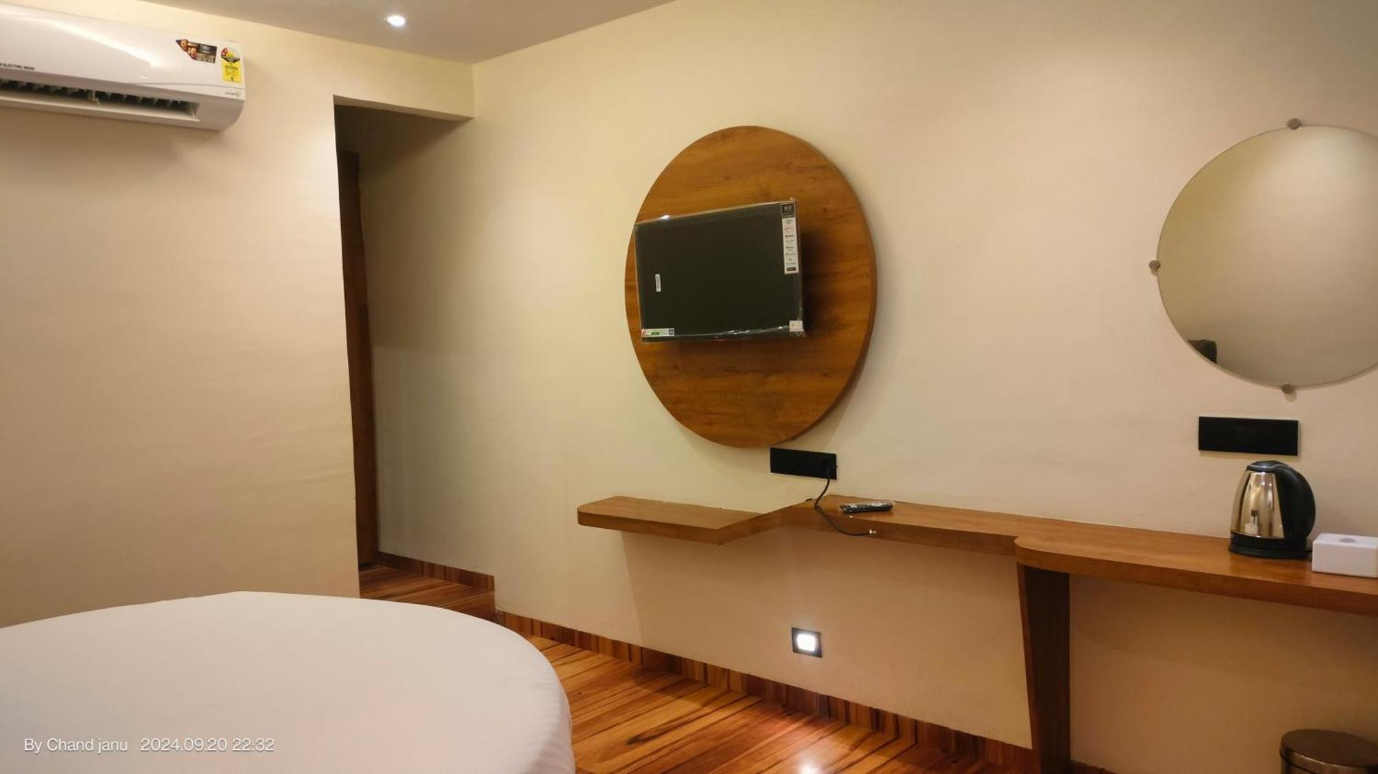 Lancaster Hotel 3*